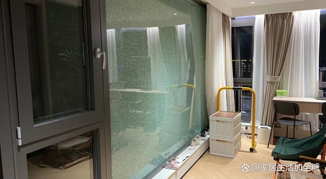 刮大風窗戶被吹掉，人被卷走，劣質窗有多坑？封陽臺要看4個方面
